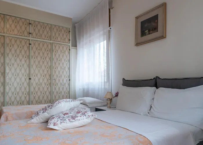 Guest House Train Station Venice - Atika & Atif