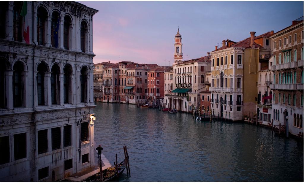 Gasthof Train Station Venice - Atika & Atif